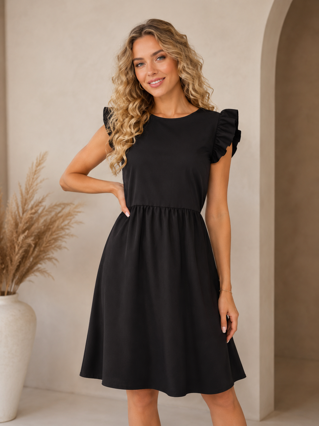 Zwarte Jurk met Ruffles – Elegante Damesjurk met Elastische Taille