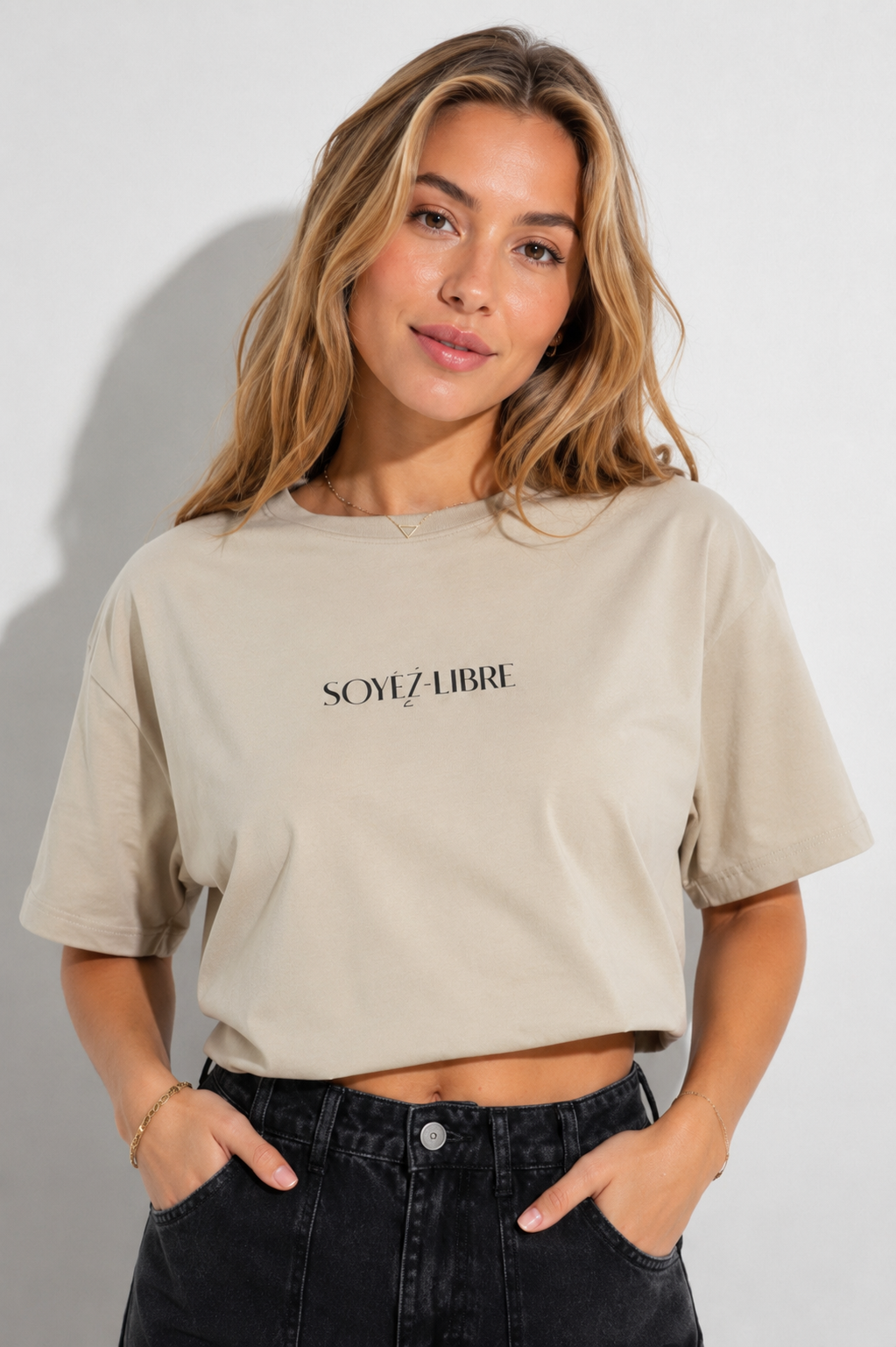 Libre T-shirt Beige – Oversized Dames T-shirt met Soyez Libre Print